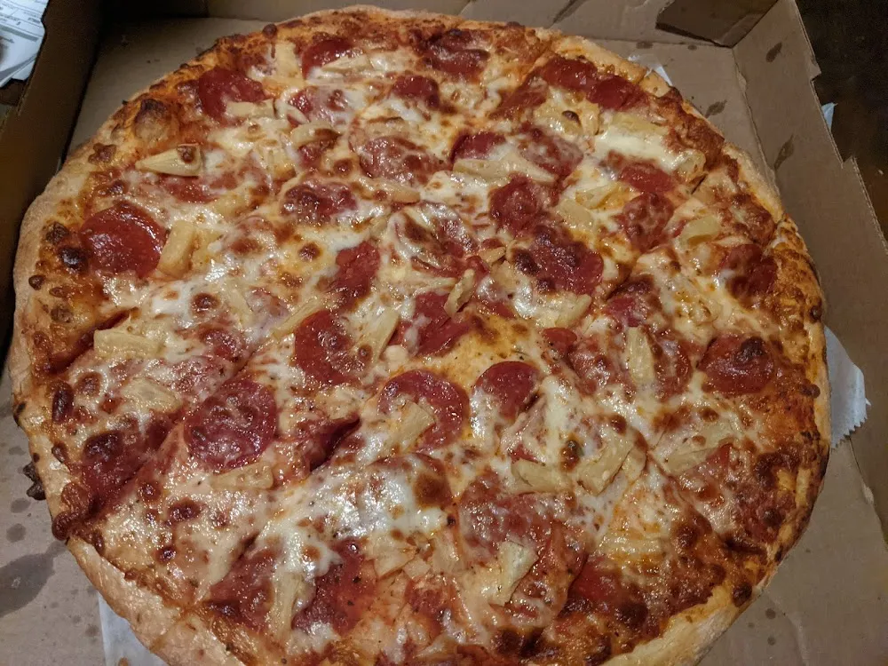 Large Pizza with Pepperoni and Pineaaple